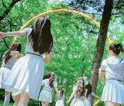 하이브 새 걸그룹 서바이벌 'R U Next?', 첫 번째 티저 포스터 및 티저 영상 공개