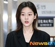 ‘사냥개들’ 감독, 음주운전 김새론 출연에 “이야기 망가지면 안 된다”