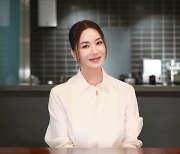 엄정화 “31년째 쉼표 없는 활동 비결? ‘하고 싶다는 열망’ 덕분이죠!” [인터뷰]