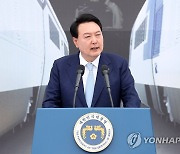 평택-오송 2복선화 사업 착공 기념식 참석한 윤석열 대통령