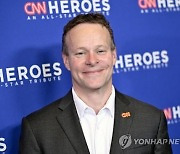 트럼프 타운홀 행사 생방송으로 궁지몰린 CNN CEO 결국 퇴진