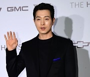 [공식] 정성일, '전,란' 출연…박정민 몸종 강동원 검술 알아보는 일본군