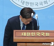 '낯짝' 권칠승 사과에 천안함장 "이재명 면담·사과없인 수용 불가"