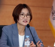 "장기적으로 정년 연장 불가피…돌봄 기술 시범 보급해 확대"