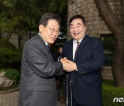 주한중국대사와 인사 나누는 이재명 대표