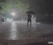 서울·경기 북부 시간당 '30㎜' 이상 폭우…일부 지역 천둥·번개