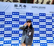 [포토] 소녀주의보 슬비, '슬링스톤' 패션쇼 포토월서 앙증맞은 하트