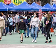 "中, 6개월마다 코로나19 감염 수백만 명씩 나올 듯"