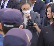 용산구청장 ‘몰래’ 출근…유가족 ‘당장 사퇴’