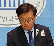 “부하 다 죽이고” 막말 권칠승, 천안함장 만나 사과한다