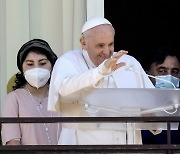 탈장 수술 끝낸 교황, 마취 깨자마자 의사에 한 농담