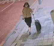 “여행가방 손에 묻은 핏자국 뭐냐”질문에…정유정의 황당 답변