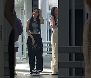 트와이스 나연 '크롭 패션, 당당하게 드러낸 한 뼘 허리'