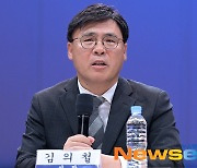 취재진 질문에 답하는 김의철 KBS 사장[포토엔HD]