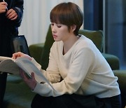 ‘가면의 여왕’ 김선아, 카메라 밖 모습은 어떨까‥촬영 비하인드 공개