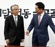 주한일본대사 예방 받는 김기현 대표