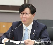 만기 연장·상환유예 연착륙 점검 회의, 발언하는 김소영 부위원장