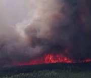 캐나다 산불, 열돔 갇혀 활활…강풍 타고 연기 대이동