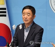 이동관 전 청와대 홍보수석 자녀 학폭 관련 기자회견하는 강득구 의원