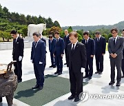 유제철 차관, 국립대전현충원 현충탑 참배