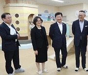 "아이 낳고 싶은 사회 만들자"…롯데·하나금융 손잡다(종합)