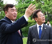中대사, 이재명 먼저·김기현 뒷전?…'미 우선' 정책 불만 해석도