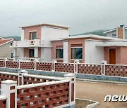 북한 농촌에 들어선 새 살림집…"문명한 사회주의 농촌"