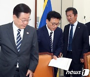 민주, 상임위원장 인선 새 판 가닥…'버티기' 정청래 교통정리는