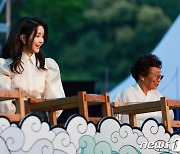 김건희 여사, 한산모시문화제 개막 퍼포먼스