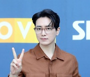 [E포토] 이준혁, '손가락은 2천만 관객을 향해'