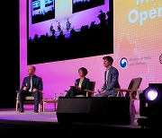 샘 알트만 오픈AI CEO "AI반도체 등 한국 스타트업에 관심…투자도 고려"