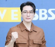 [포토] 이준혁, '글래스로 완성한 지적인 이미지'