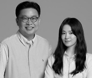 송혜교·서경덕, 美 라크마에 한국어 안내서 기증