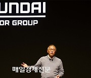 Hyundai Motor, Toyota chiefs bring mixed strategies while looking to the past