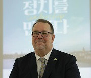 무조건 이코노미석 탄다는 국회의원들…“한국과는 천지차이네”