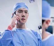‘김사부3’ 안효섭, 유연석에 날선 눈빛...돌담병원 두 에이스 충돌 예고
