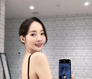 박민영, 컷아웃&슬릿…대담한 블랙 드레스 자태