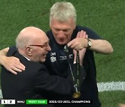 '낭만 환갑' 모예스 감독, 87세  父에게 UEFA 우승 메달 걸고 "아버지 가져요!"