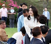 김건희 여사, 한산모시 축제 참석···명예위원장 추대 첫 지역 행보