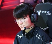 시즌 첫 승리 놓고 대결! T1-한화생명 베스트5 로스터 공개 [LCK]