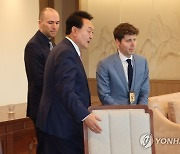 윤석열 대통령, 오픈AI 대표 접견