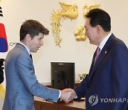 윤석열 대통령, 샘 올트먼 오픈AI 대표 접견