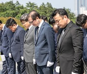 KAI 임직원, 호국보훈의 달 맞아 유엔기념공원 참배