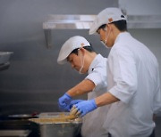 '한국인의 식판' 이연복 셰프, 묘연한 행방… 중도 포기?