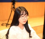 17세 정유진, 세계챔피언 출신 中베테랑에 격전 끝 완승