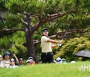 [Ms포토] 타구바라보는 김홍택 '감탄이 나오는 티샷~'