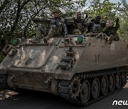 M113 장갑차 타고 러 군 향하는 바흐무트 우크라 군