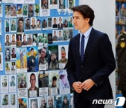 키이우 '기억의 벽' 찾은 트뤼도 캐나다 총리