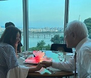 최명길♥김한길, 결혼 28주년 기념 데이트…꼭 잡은 두손