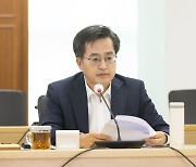 김동연 "윤석열 정부 1년 대한민국이 작아지고 있다" 비판